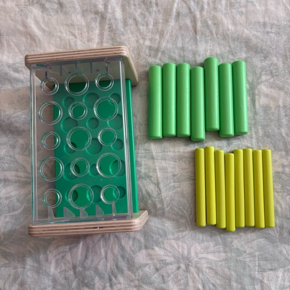 • Lovevery • Kids The Companion Play Kit Months 22, 23, 24 Wooden Posting Stand - Picture 5 of 6